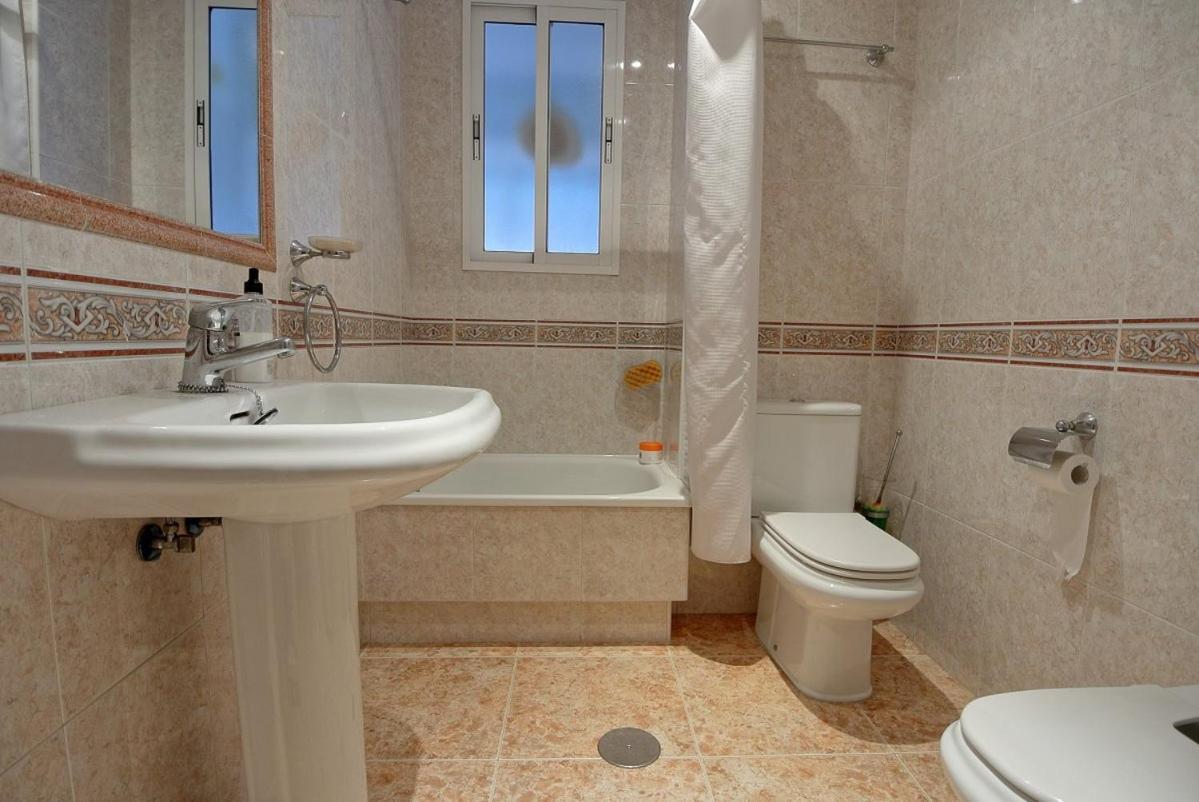 Rooms Tourist Apartment Уелва Екстериор снимка